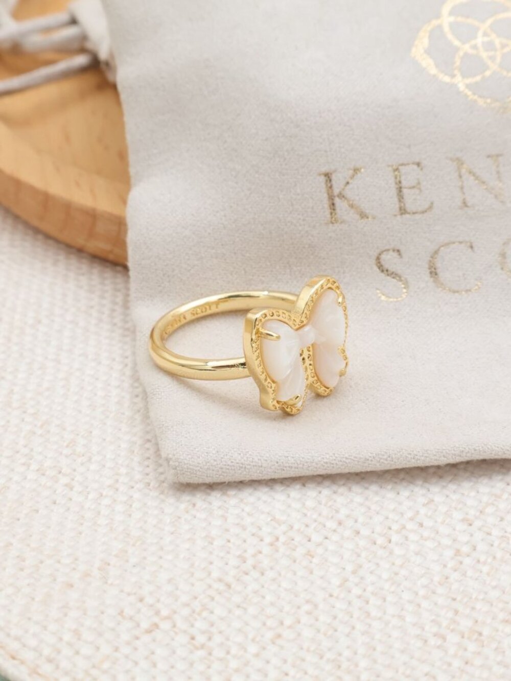 NEW Kendra Scott Haley Bow Band Ring Gold Ivory Mother--Pearl Size #7